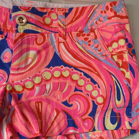 Lilly Pulitzer Walsh short “reef retreat” like new! - Picture 2 of 4
